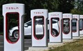 特斯拉充电站“高价”超时占用费引热议，客服回应：为提高利用率