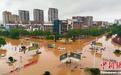 暴雨侵袭江西龙南：城乡多地被淹 紧急转移受困群众