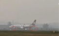 惊魂一刻！九元航空一航班空中突发火警，急降长沙机场，乘客从充气滑梯紧急撤离