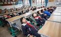 上课午休巧转换 浙江一小学师生共同设计“午睡椅”