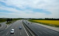全国首条超高速公路6月亮相 150km/h不罚款 可边跑边充电