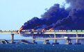 全球关注！克里米亚大桥被炸，俄罗斯开始考虑动用战术核武器了？