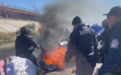 墨西哥与边境非法移民爆发冲突：帐篷被焚烧 直升机天空盘旋