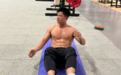 备战2胎+世锦赛+亚运会！苏炳添晒6块腹肌，太壮了，男足情何以堪