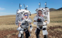 登月准备！NASA宇航员在亚利桑那州模拟“月球漫步”