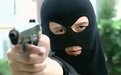 两个歹徒持枪抢劫2家银行杀7人：1988年匪徒同民警枪战后被击毙 