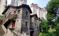 住户反映3年前鉴定的D级危房未解决 现场探访仍有人住