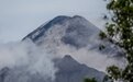 菲律宾最活跃火山持续喷发致2万人撤离