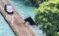 突发！游览车冲出“网红浮桥”，5人身亡，已联系家属！景区停业，多部门赶往现场……