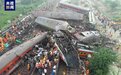 印度列车事故幸存者回忆惊魂时刻：人压着人，现场能看到残肢