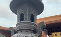网传深圳有游客爬寺庙大香炉掏硬币给孩子？弘法寺：属实，已接通知正处理