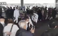 投掷物距岸田文雄只有一米！目击者颤抖发声：想起安倍遇刺！24岁嫌疑人对警方审讯保持沉默：要等律师来