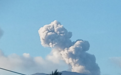印尼杜科诺火山喷发 火山灰柱高度约700米