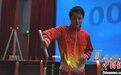 1分钟内双节棍击打熄灭蜡烛89根 谢德胜打破吉尼斯世界纪录
