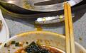 点的美蛙“纯肉套餐”有素菜，顾客质疑销售二次锅底 店家出示监控：师傅煮错锅倒错菜