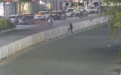 整段垮了！这个“跨栏”场面过于尴尬