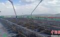 西宁机场三期扩建工程站前桥梁工程首联现浇梁顺利浇筑