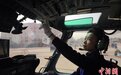 中国首位女消防飞行员：为了把生存的希望带给受困者