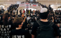 美国犹太反战人士占领纽约大中央车站广场抗议
