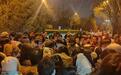 人民大学食堂自研烤鹅腿，定价15元不限量，让更多“鹅腿阿姨”为大学生活增添色香味