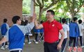 浙江高考首日：39万余名考生向梦想出发 教师花式送考