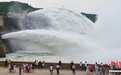 河南洛阳：“黄河巨龙”壮观景象吸引游客观赏