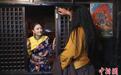 青海通天河畔：人文摄影师寻踪古迹 邂逅“牧民同行”