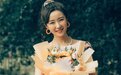 崔真真《明天的少年》戏服捧花杀青照释出 复古美女适配感爆棚