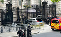 英国首相官邸遭汽车冲撞，事发时苏纳克正在官邸，现场画面曝光