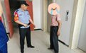20分钟，跑遍8部电梯……老人被困电梯，警察及时救援