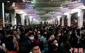 周杰伦香港演唱会气氛热烈 场外粉丝人山人海