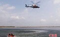 上海市公安局警务航空队联合上海海事局开展直升机水上救援训练