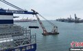 天津港完成首次入境解体大件过驳作业