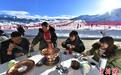 （追着雪花看新疆）新疆天山天池国际滑雪场：冰天雪地吃火锅