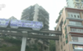 暑期游火爆 重庆“单轨穿楼”景点吸引众多游客打卡