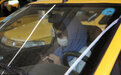 伊朗恢复女性须在车内戴头巾规定，但处罚变了！