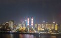 江西南昌地标性建筑绿地双子塔上演网络普法主题灯光秀
