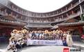图集｜吃伤心凉粉、品擂茶、做拓印……全球青年记者团走进成都洛带古镇