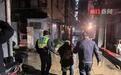 寒冬雨夜，武汉青山民警护送迷路老人回家