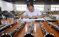 河北武强手艺人400多道工序制作单簧管 20多年制作7000余支