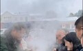 湖北一文旅局长带着锅和煤气罐赶到高速口，为200多名滞留旅客煮面条