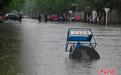 强降雨致海口部分路段积水