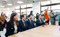 马英九期待大陆学生在台交到许多好朋友，“其中一位叫马英九！”