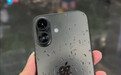 iPhone 16黑色真机疑似曝光：垂直双摄稳了 有点小帅？