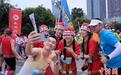 广西柳州万人共跑马拉松 特色服饰“打卡”城市地标