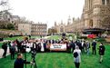 更换首相前，英国遭遇“国耻日”