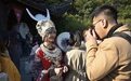 喝拦门酒、听苗歌……国际旅行商走进彭水感受“苗风苗韵”