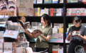 书香中觅清凉 高温天书店人气旺