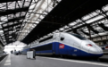 法国一时速300公里行驶的高铁上，司机跳车自杀 近400名乘客经历“无人驾驶”约3公里