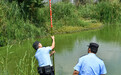 昆明警方投放2222根防溺水“救生竹竿”：均长5米左右，插立水域周边